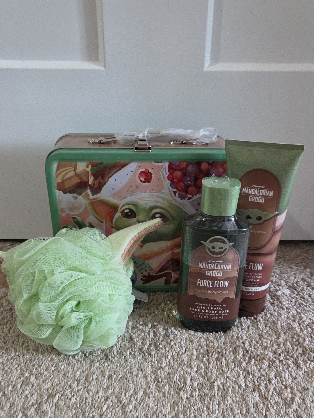 B&BW + Star Wars Grogu Bundle Snack Time Collectible Tin Pail, Loofah, Lotion